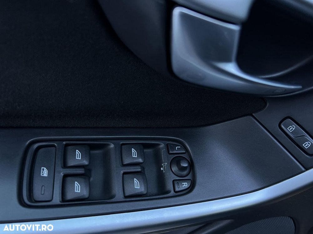 Volvo XC 60 DRIVe Momentum - 31