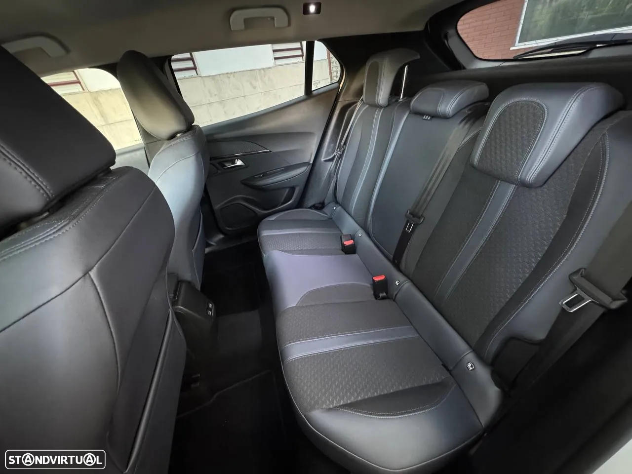 Peugeot 2008 1.2 PureTech Allure - 7