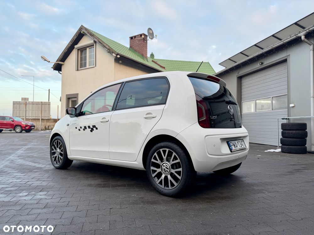 Volkswagen up! BlueMotion Technology street - 19
