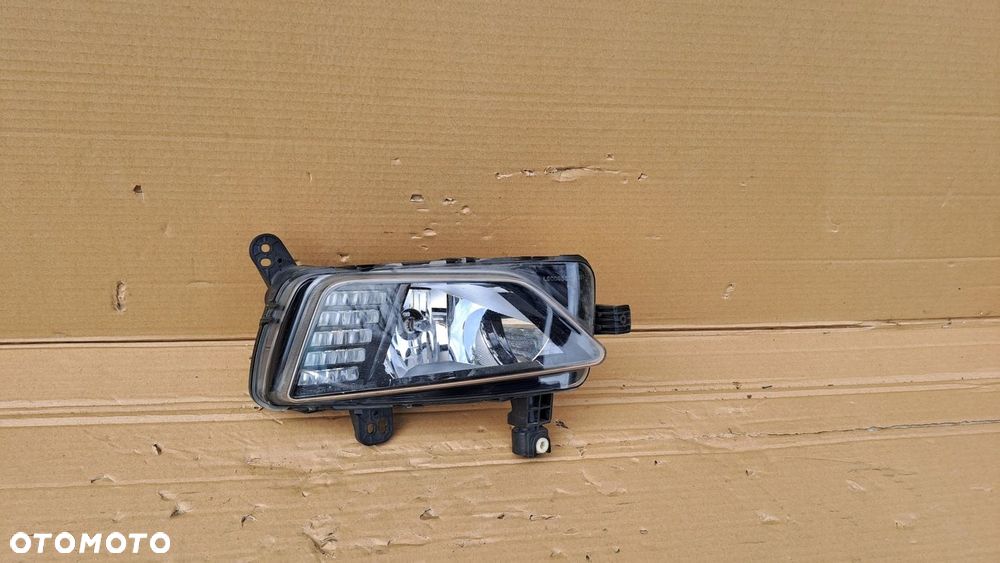 VW POLO 2G 17- PRAWY HALOGEN LED DRL 2G0941662 ŁADNY UŻYWANY Z ŻARÓWKĄ - 1