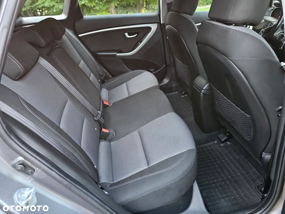 Hyundai i30 blue Kombi 1.4 YES Silver - 21