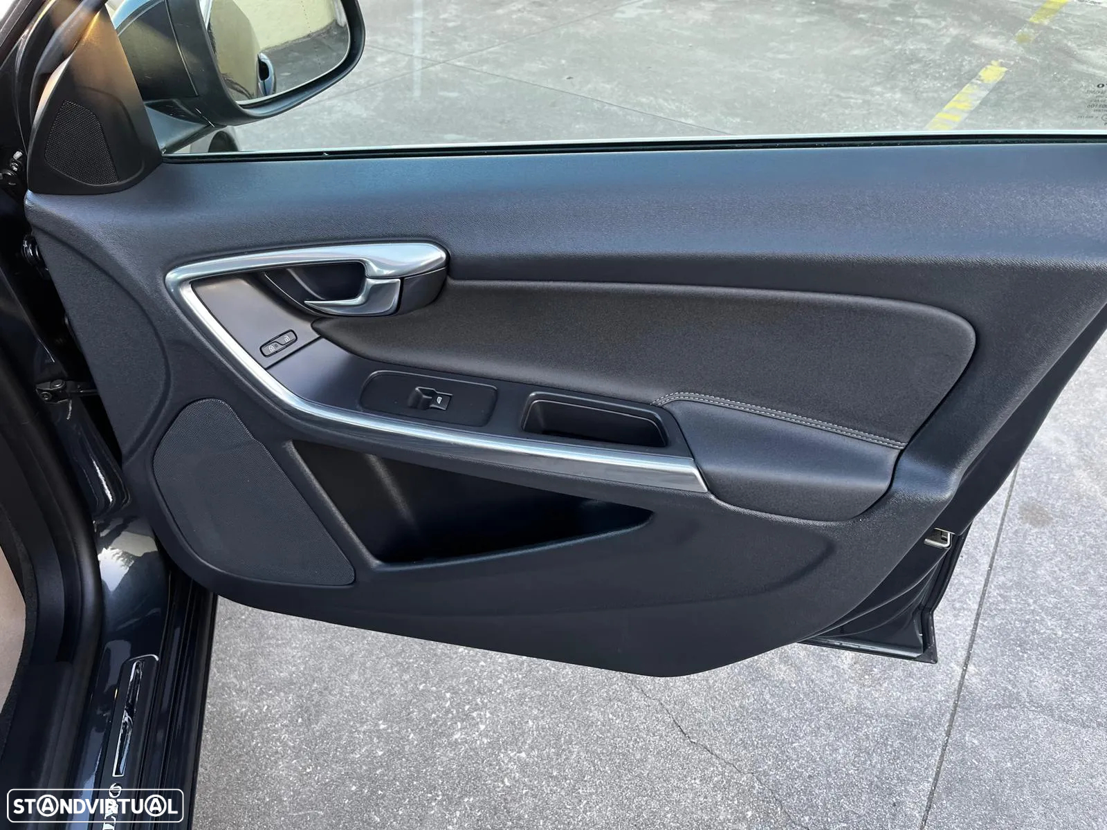 Volvo V60 1.6 D2 Momentum Eco Powershift - 33