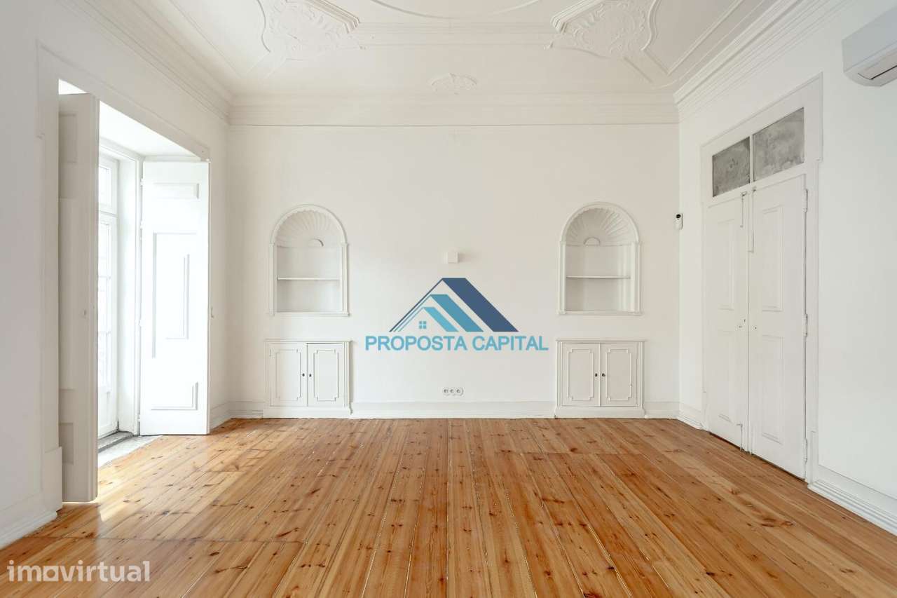 Apartamento T3 - 2 Salas - Pátio - Grande imagem: 3/36