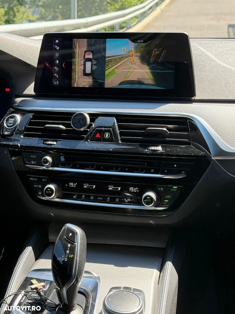 BMW Seria 5 530d xDrive AT - 24