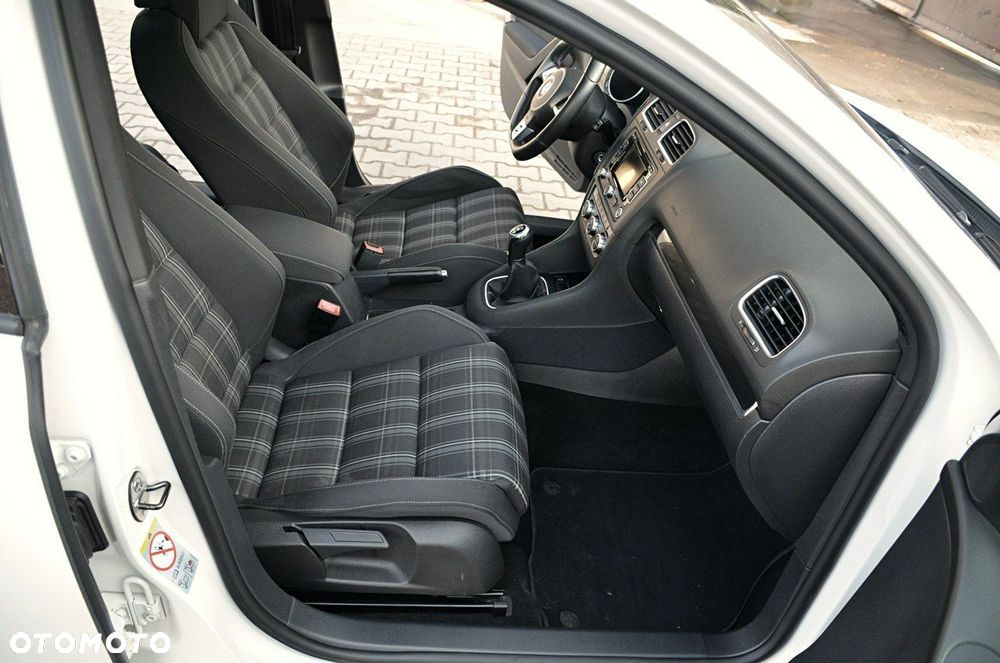 Volkswagen Golf - 22