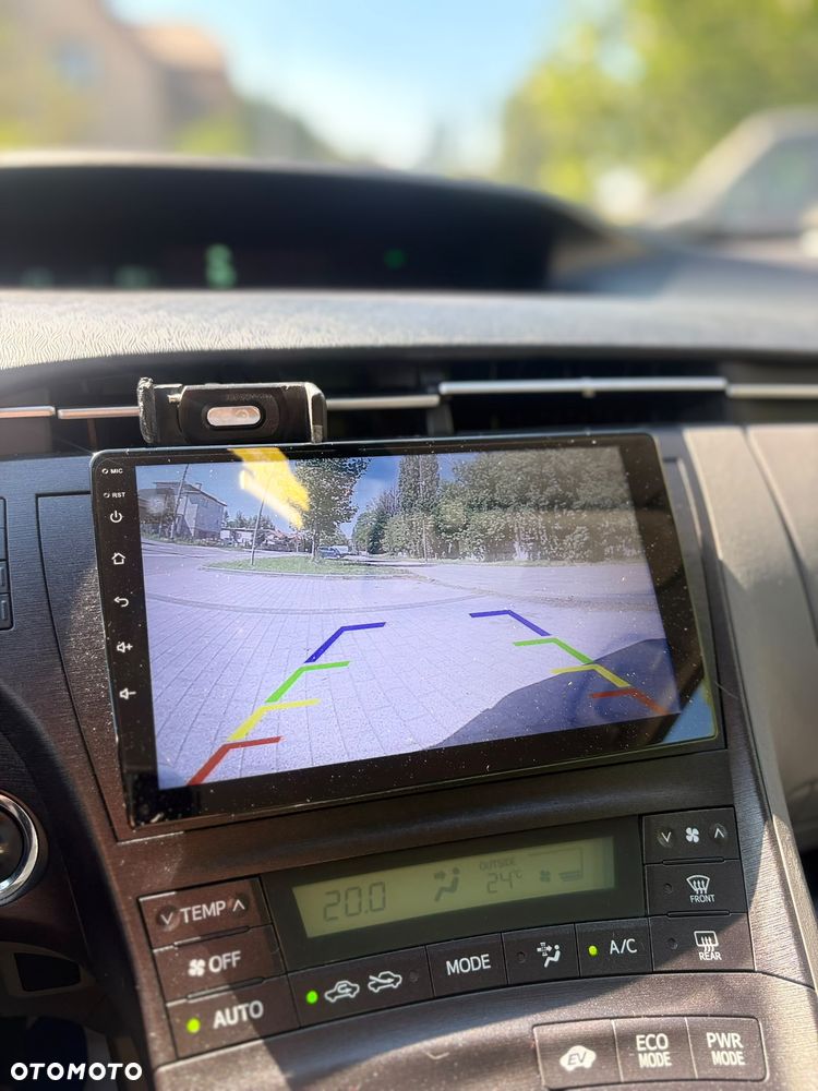 Toyota Prius - 4