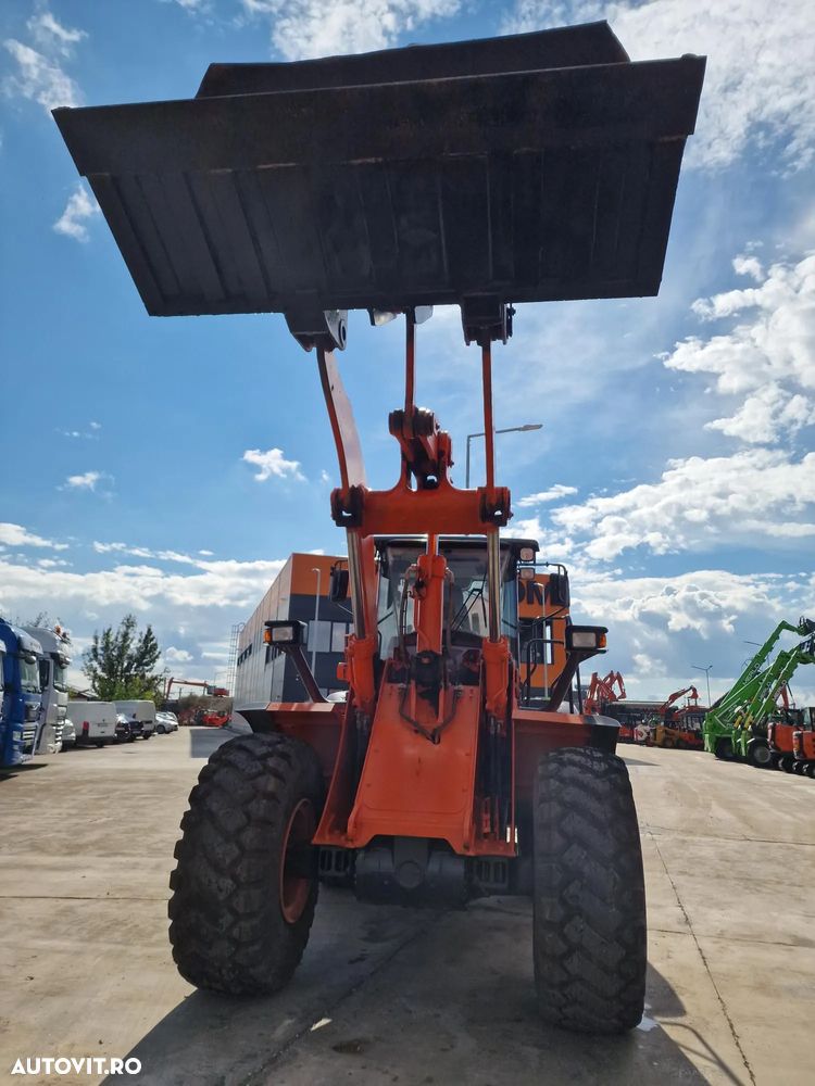 Hitachi ZW220-6, cupa 3,5mc, 2018, 10.546h, produs in JAPONIA, Anv 23,5R25 80% ok, Masa operationala 20 tone, camera luat vederi spate, consum mediu 10,5l/ora, Stare foarte buna, posibilitate leasing 3 ani, AC Climatronic, computer in PROMOTIE 53.900 EUR+Tva - 25