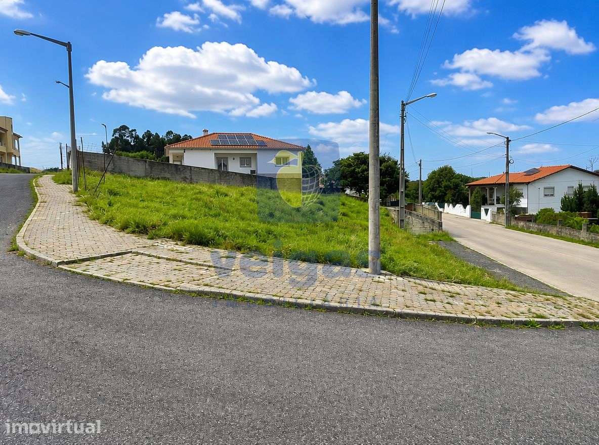 Lote com 620 m² para moradia de 2 pisos e cave com 425m² em Pousos, Le - Grande imagem: 4/13