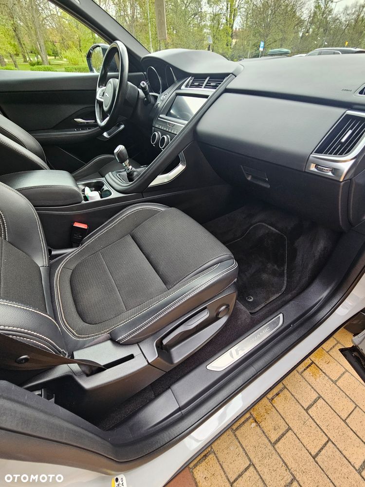Jaguar E-Pace 2.0 i4D AWD R-Dynamic - 28