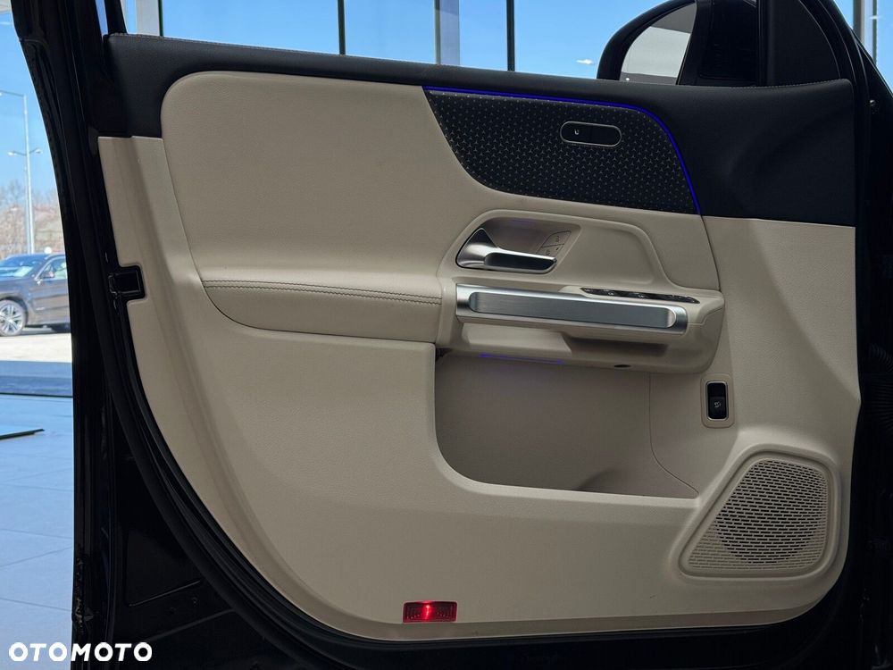 Mercedes-Benz GLB - 11