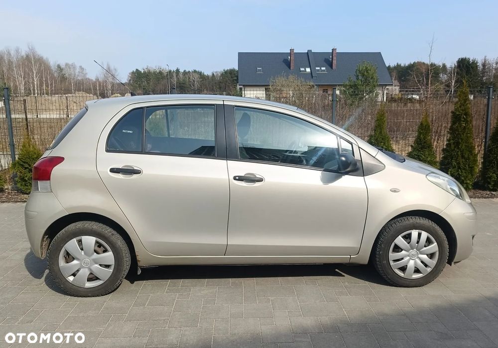 Toyota Yaris 1.0 Luna Start - 1