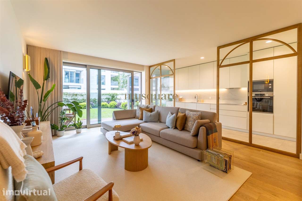 Arrendamento T2 de Luxo, Terraço, Jardim e 2 Lugares de Garagem | Vila - Grande imagem: 2/36