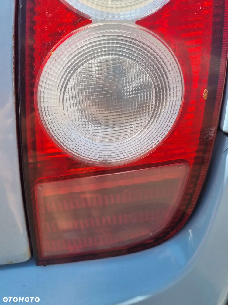 NISSAN MICRA III K12 03-07 2005 r. 5D HB lampa prawy tył prawa PT EU * - 3
