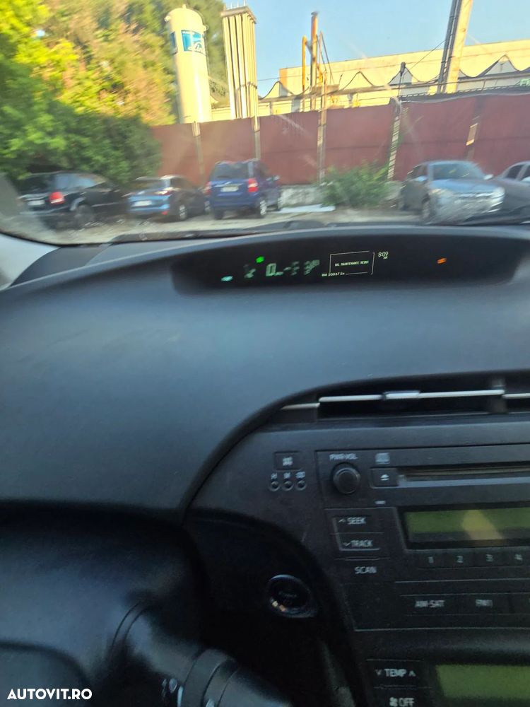 Toyota Prius (Hybrid) Luna - 11