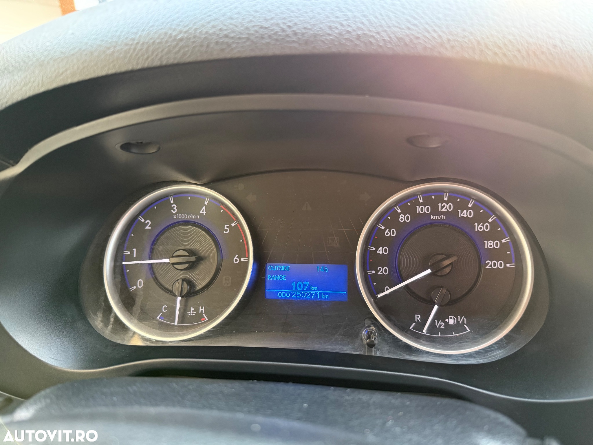 Toyota Hilux 2.4D 150CP 4x4 Double Cab 6MT Comfort - 10