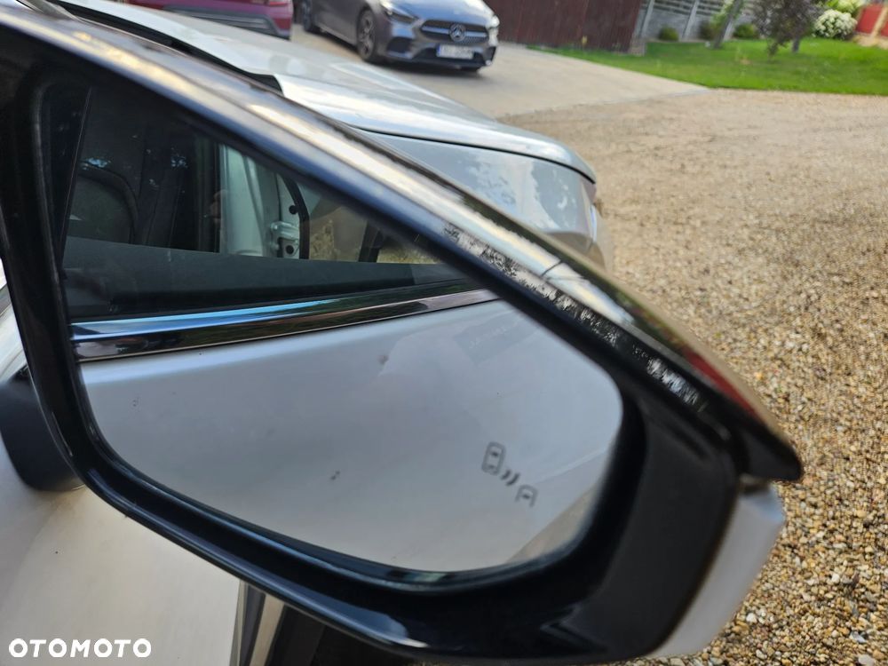 Lexus UX 250h (E-FOUR) Luxury Line - 12