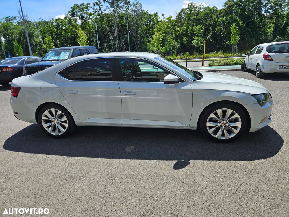 Skoda Superb 2.0 TDI DSG Ambition - 6