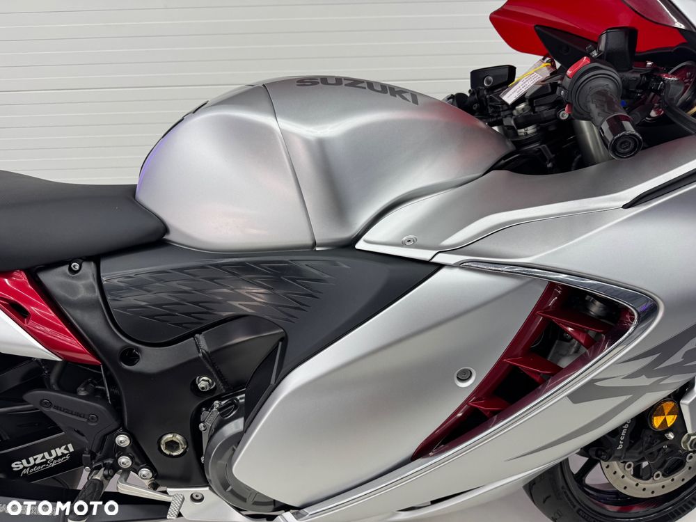 Suzuki GSX - 16