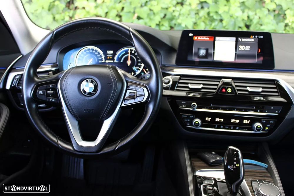 BMW 530 e iPerformance Line Luxury — fotografia 15