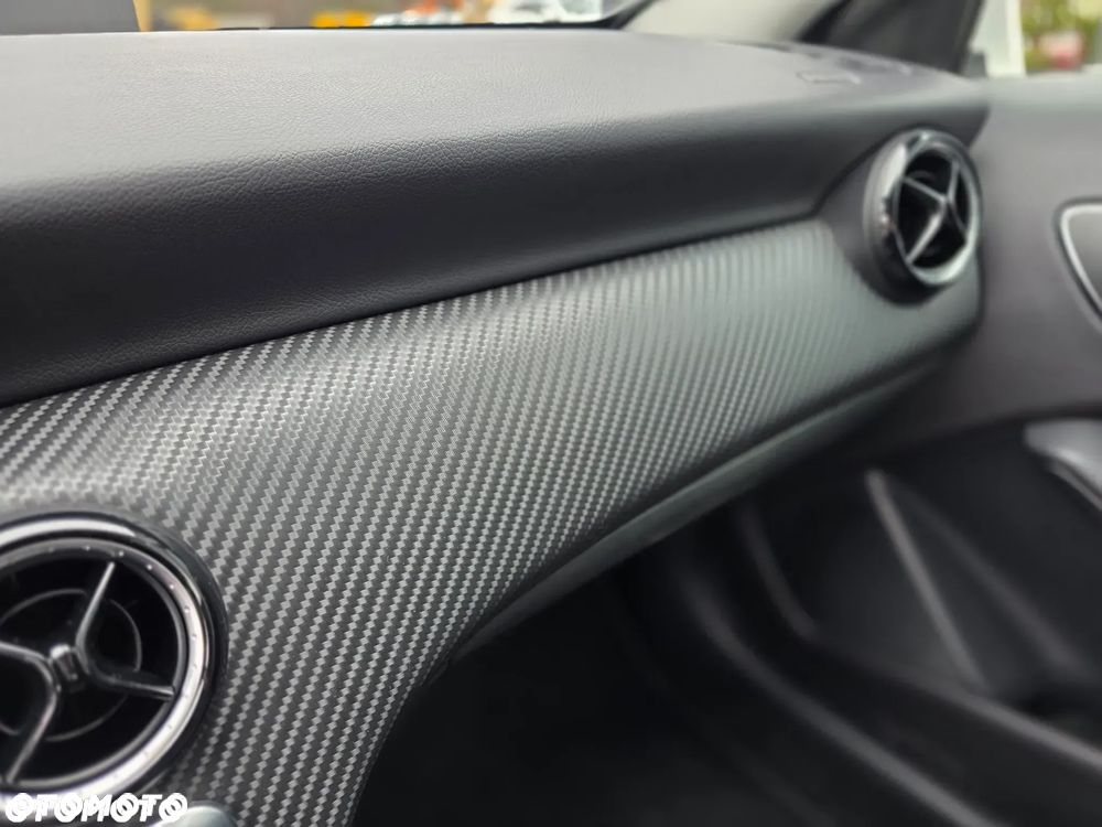 Mercedes-Benz GLA 180 7G-DCT Style - 23