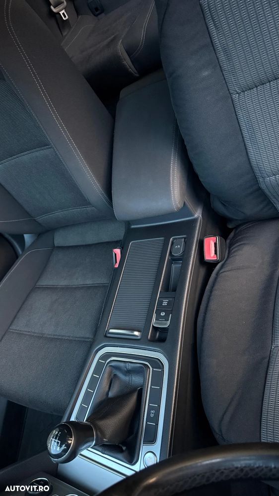 Volkswagen Passat - 12
