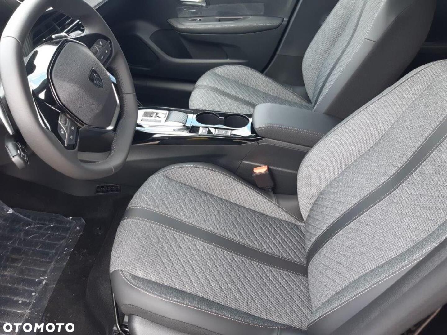 Peugeot 208 - 12