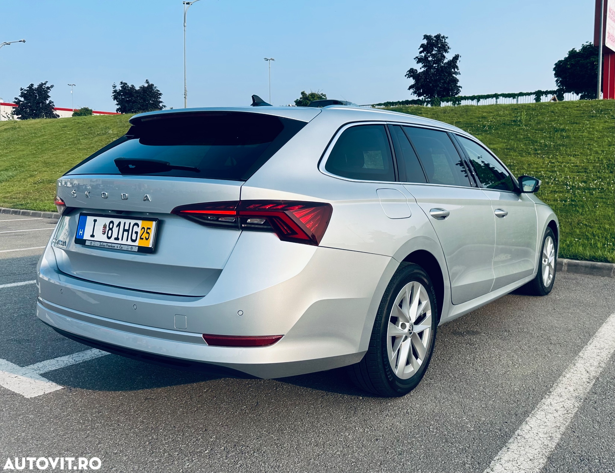 Skoda Octavia Combi 2.0 TDI DSG Style - 8