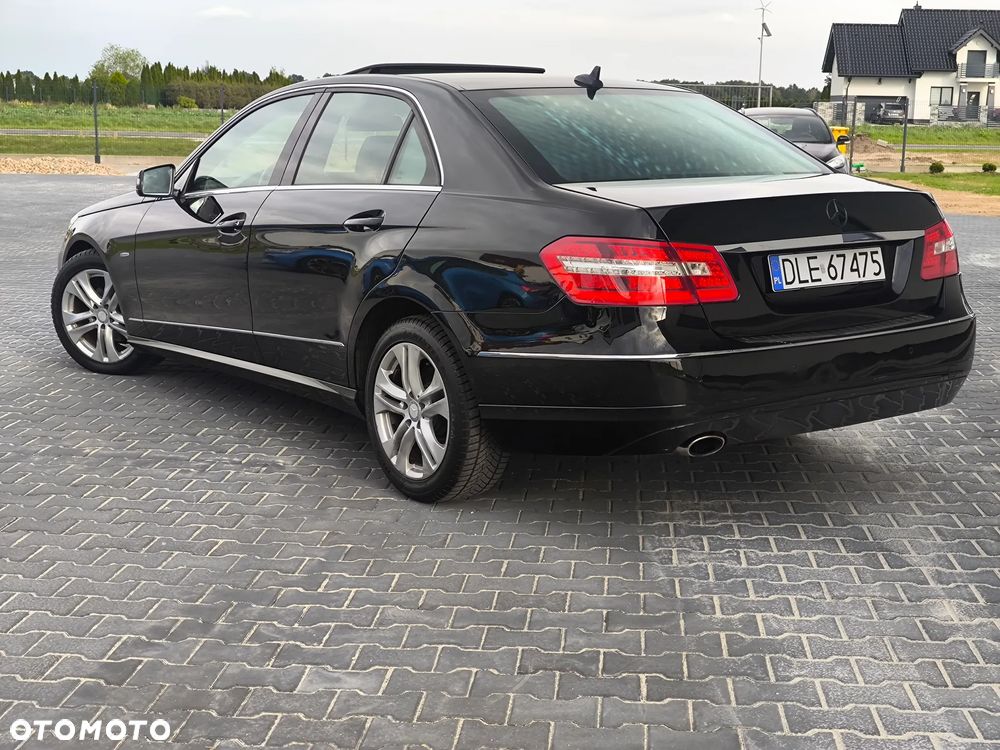 Mercedes-Benz Klasa E 200 CGI BlueEFFICIENCY 7G-TRONIC Avantgarde - 13