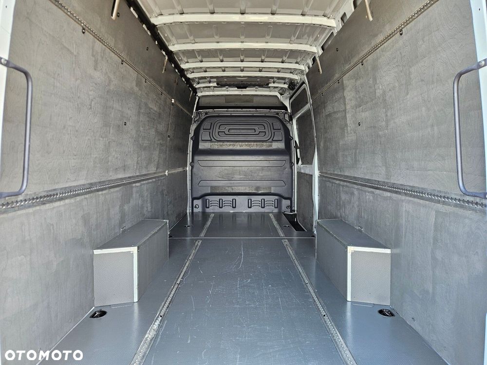 Mercedes-Benz Sprinter - 18