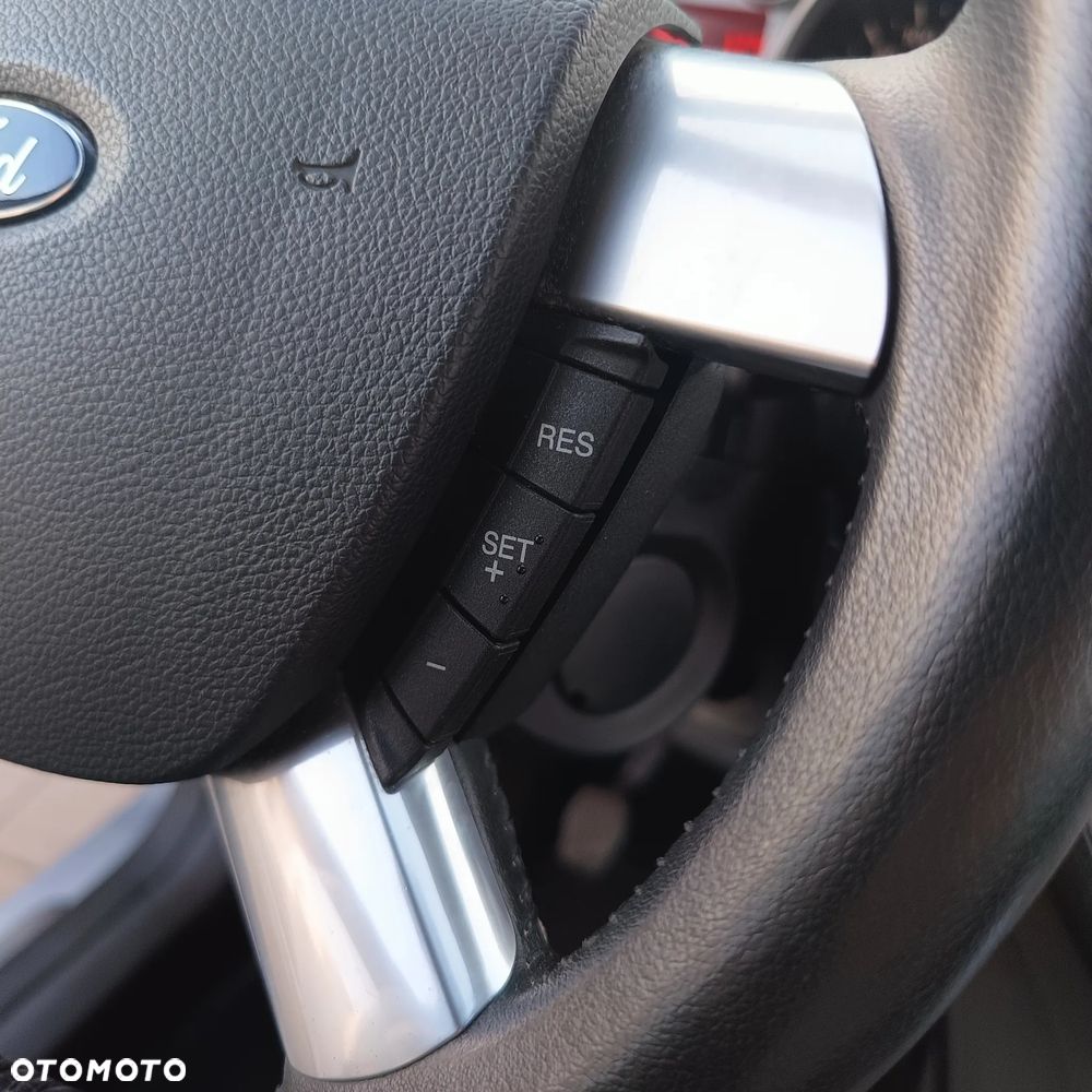 Ford Kuga 2.0 TDCi 2x4 Titanium - 29