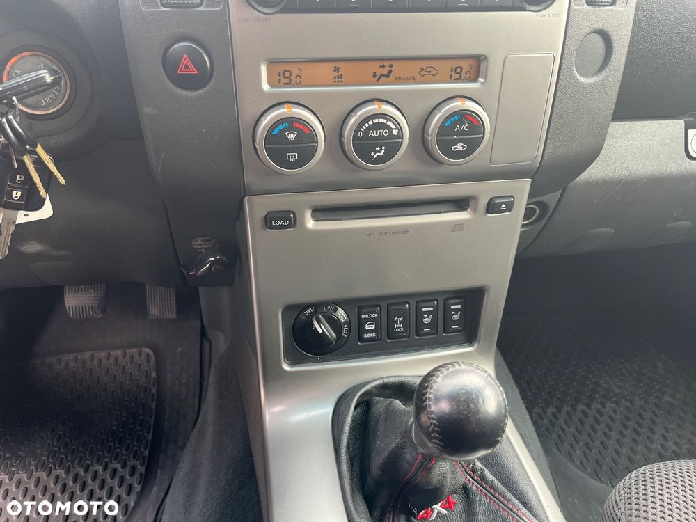 Nissan Navara 2.5 D LE Limited - 12