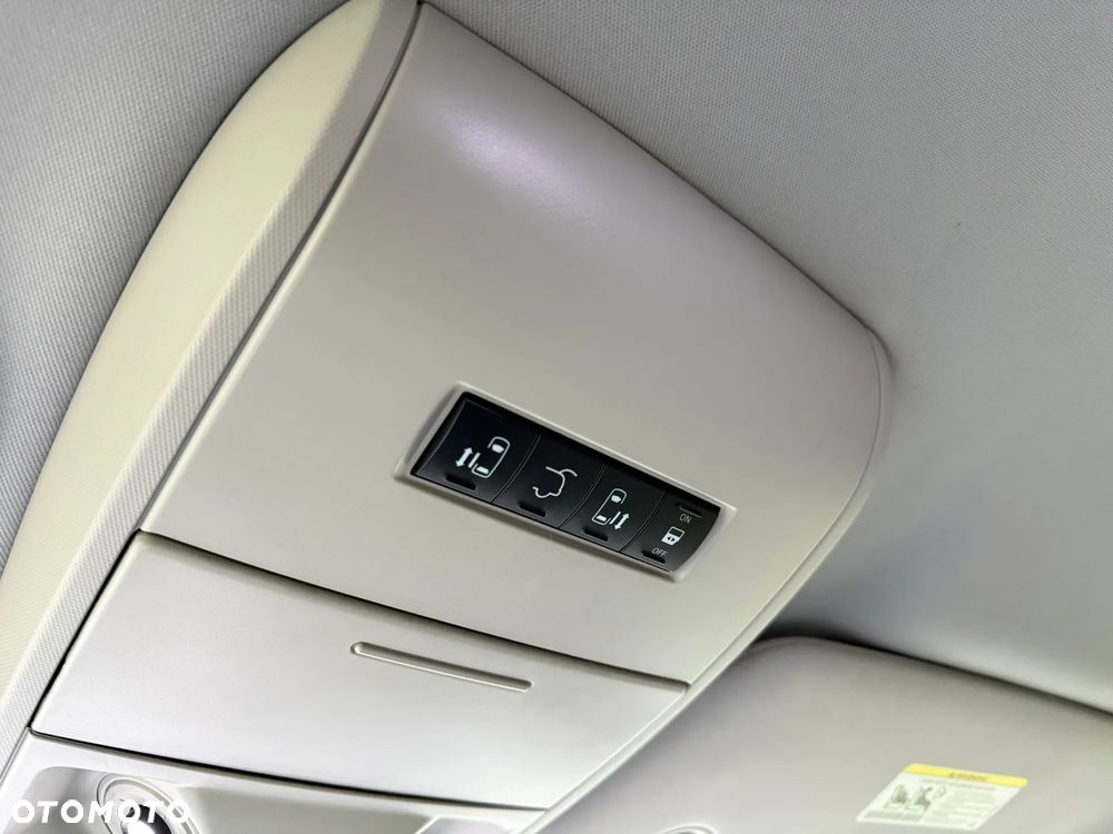 Chrysler Town & Country 3.6 Touring - 38