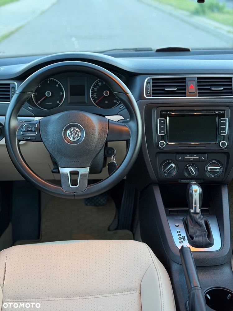 Volkswagen Jetta 2.0 TDI DSG Highline - 17