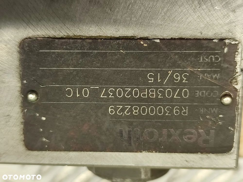 Zawór hydrauliczny R930002982 JCB 3CX - 11