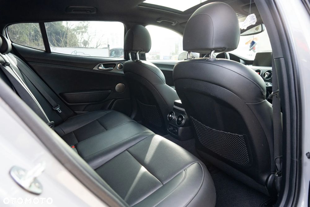 Kia Stinger - 27