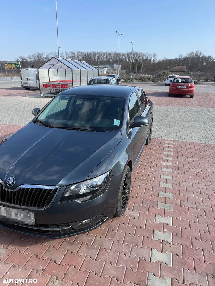 Skoda Superb 2015 photo 2
