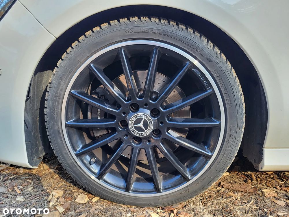 Mercedes-Benz CLA 220 4-Matic AMG Line - 33