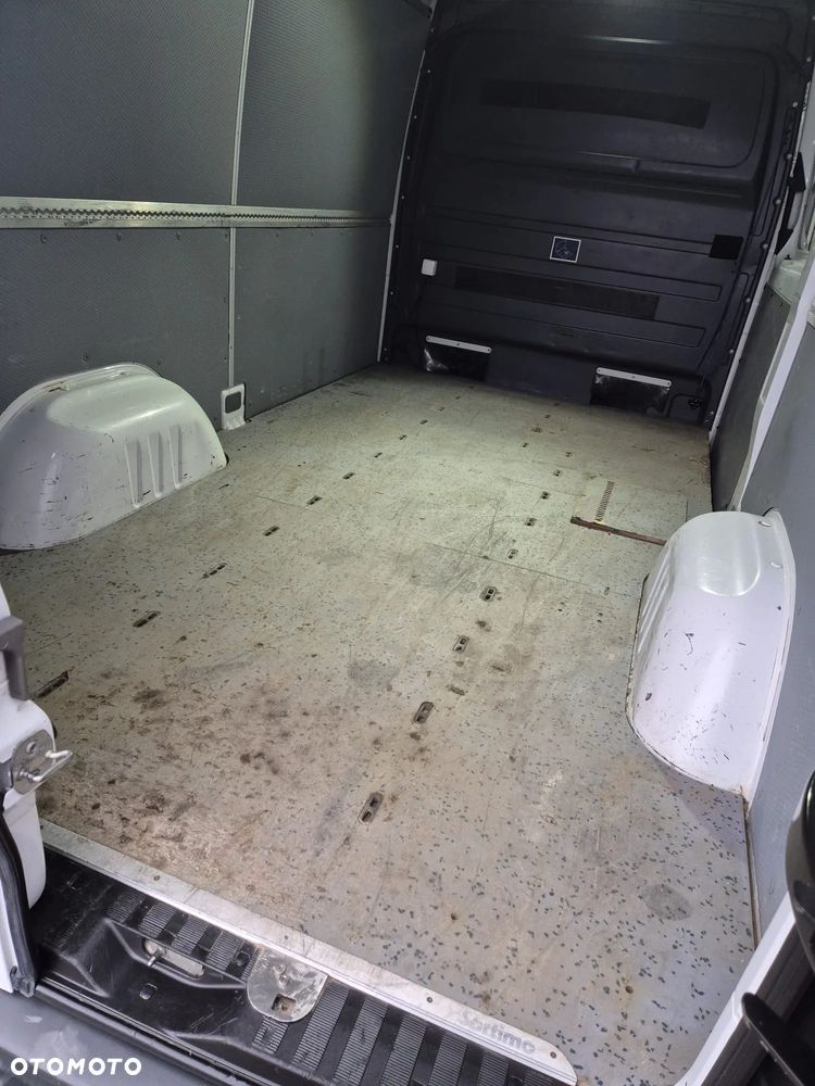 Mercedes-Benz Sprinter - 11