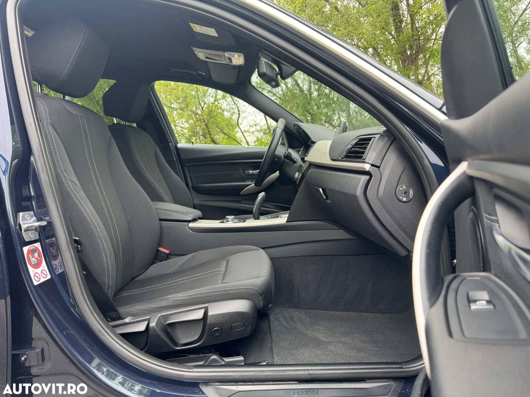 BMW Seria 3 320d Touring Aut. Efficient Dynamics Edition - 32