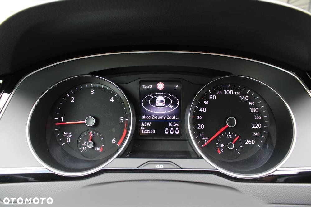 Volkswagen Passat - 17