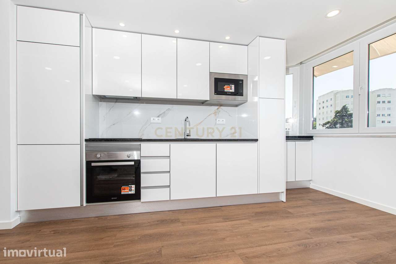 Apartamento T2 Totalmente Remodelado | Rua da Venezuela, Benfica, Lisb - Grande imagem: 2/29
