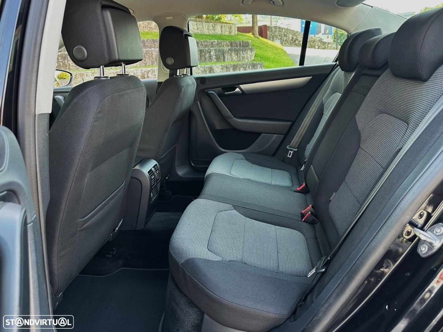 VW Passat 1.6 TDI BlueMotion - 11
