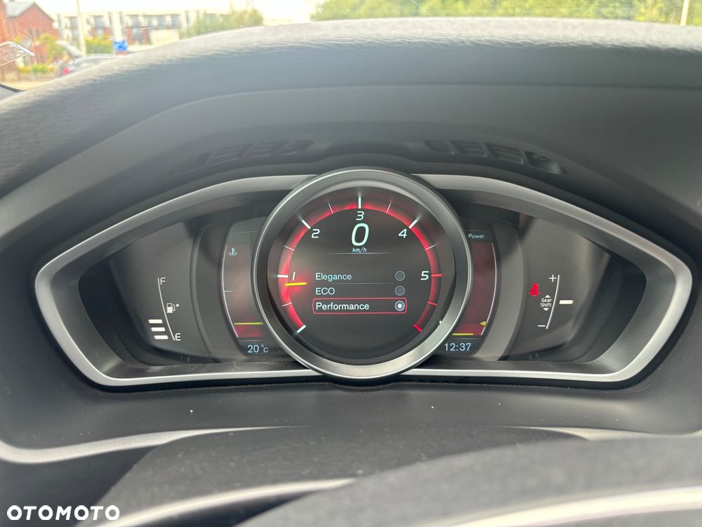 Volvo V40 D2 R-Design - 15