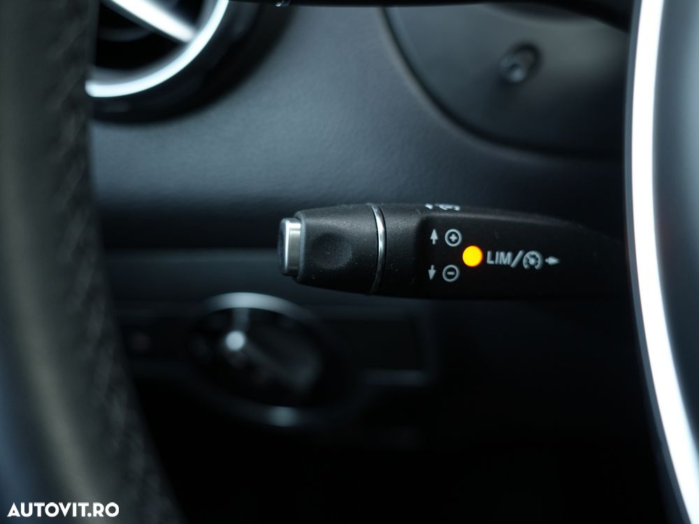 Mercedes-Benz GLA 200 d 4MATIC 7G-DCT - 20