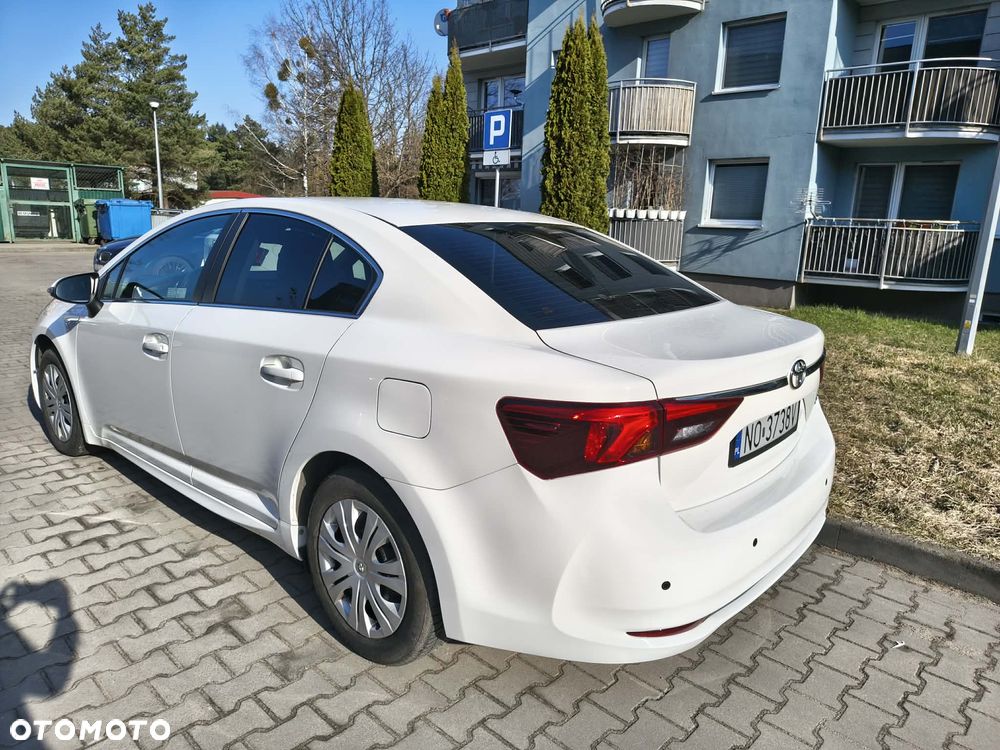 Toyota Avensis 1.8 Active - 10