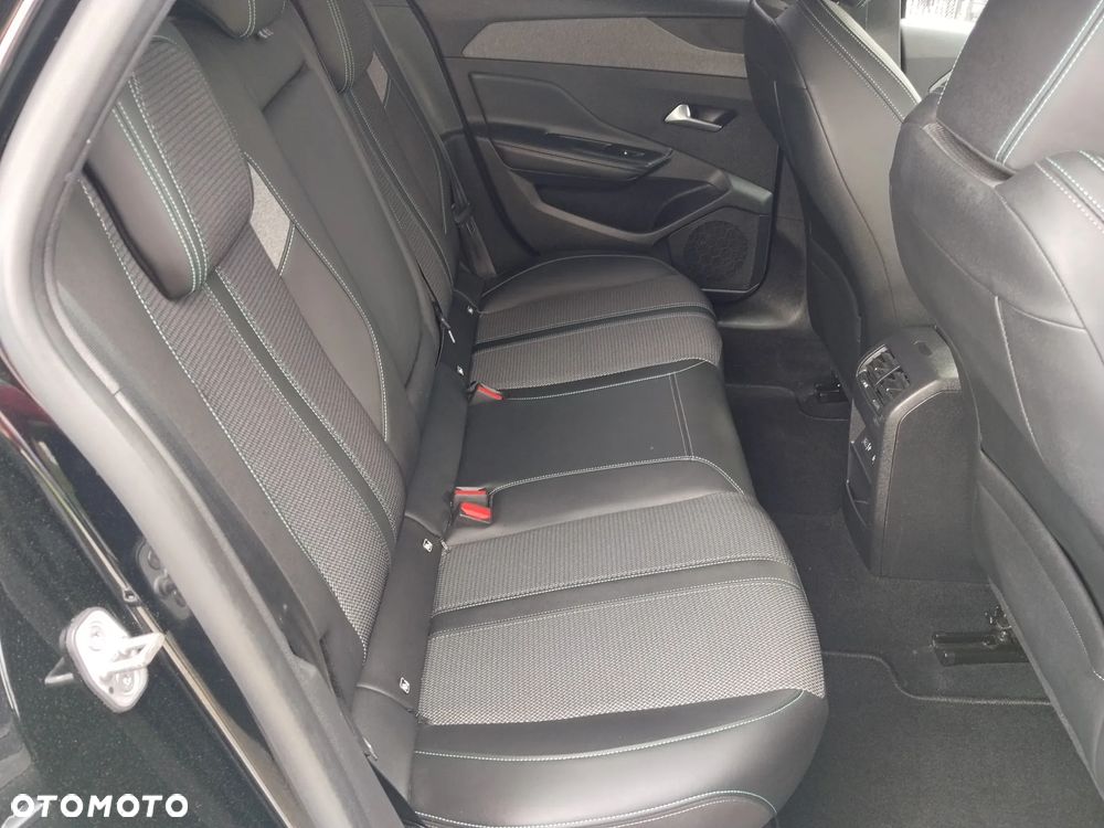 Peugeot 308 BlueHDi 130 EAT8 Allure - 24