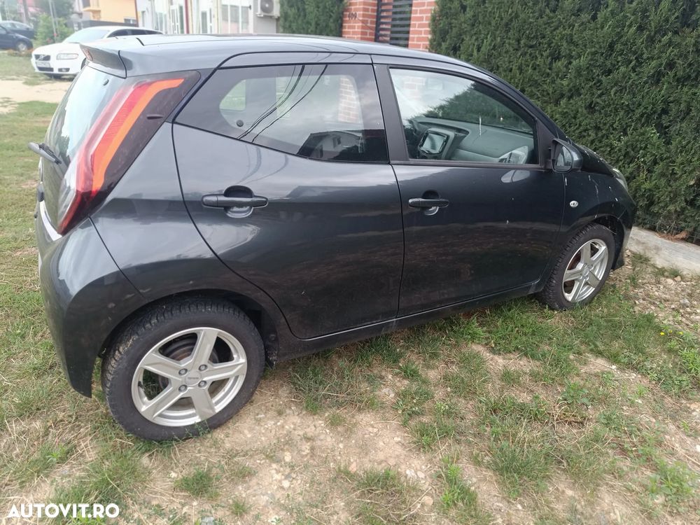 Toyota Aygo x-play connect - 4