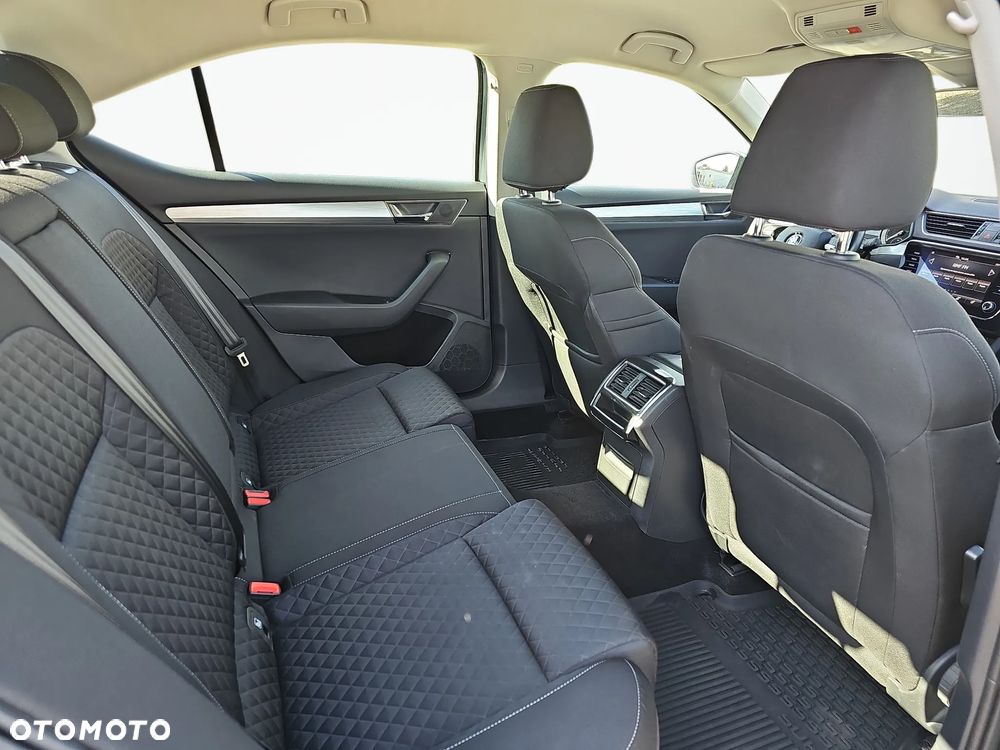 Skoda Superb 2.0 TDI Ambition DSG - 11