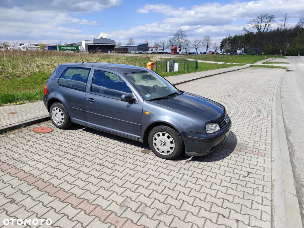 Volkswagen Golf - 1