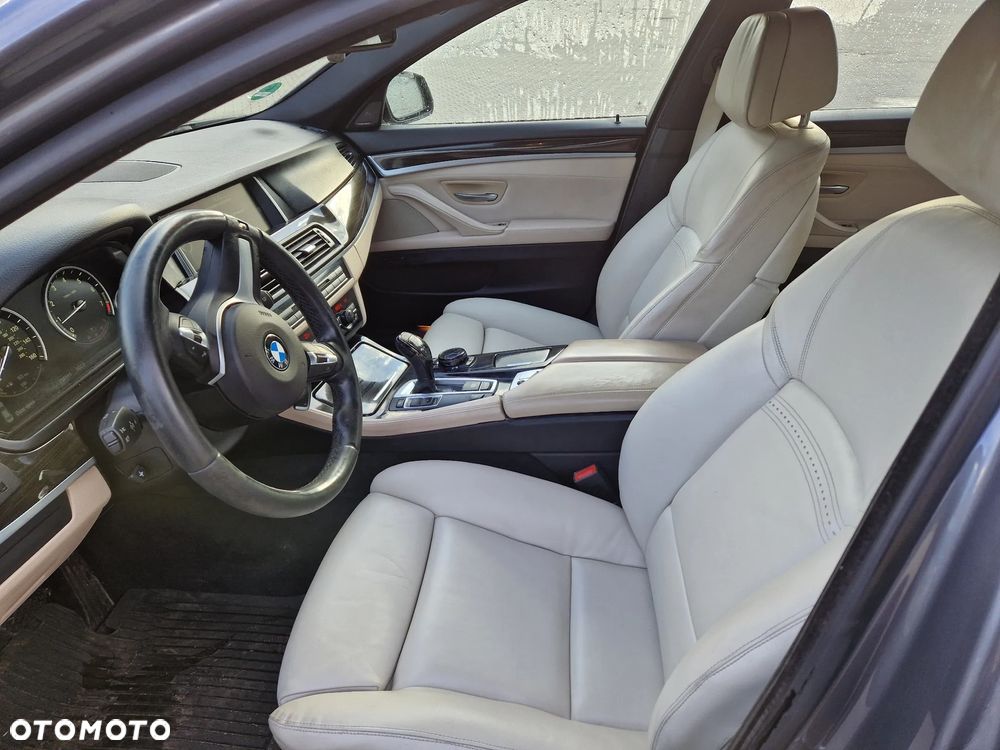BMW Seria 5 550i Sport-Aut - 9